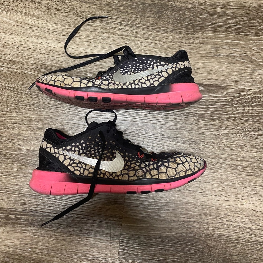 Nike Black and Pink Sneakers with Pattern